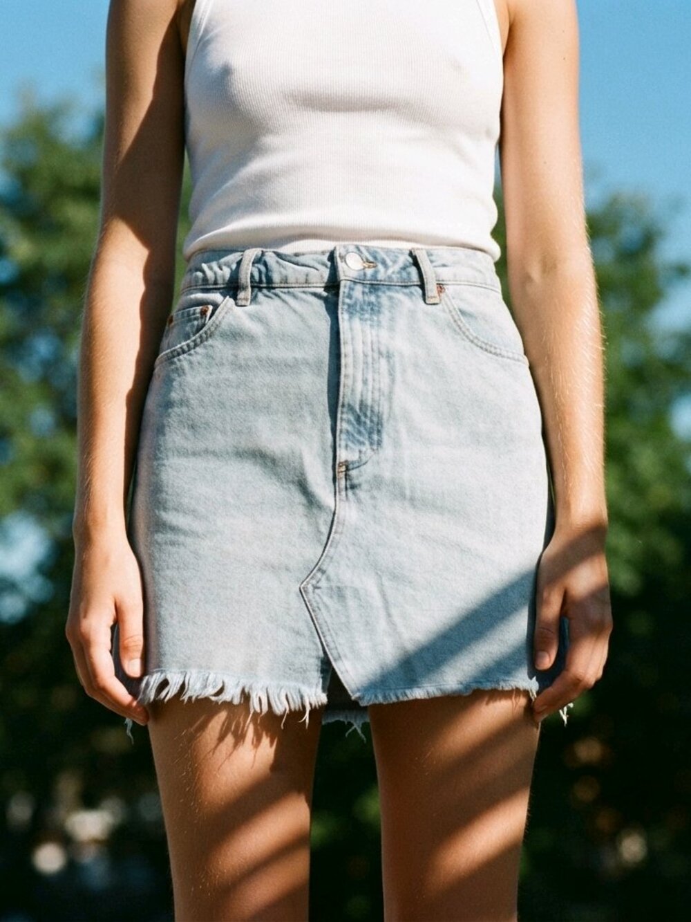 Zara Denim Mini Skirt Size L Light Wash Frayed Hem GUC